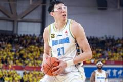 丁佳寧分析劉傳興犯規(guī)導(dǎo)致周琦違體犯規(guī)罰則中的球權(quán)被取消