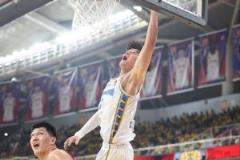 媒體人：首鋼就劉傳興判罰曾凡博重傷向籃協提出申訴