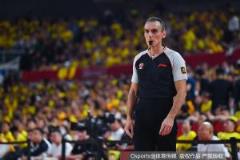 京晉裁判引爭議 丁佳寧直言：好裁判吹歐冠，塞給我們的水平太差