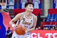 孫銘徽半場表現亮眼 半場9中3&三分5中2貢獻10分2板7助