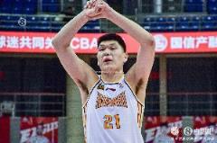 劉傳興8中7高效砍17分9籃板，頂住全場噓聲表現(xiàn)亮眼