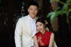 李弘權攜妻子唯美婚紗照甜蜜領證引熱議