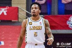 布朗首節三分5中1卻砍12分2板2助 罰球7中5展現殺傷力