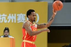 半場神勇！小巴里-布朗9投6中三分4中2砍下17分3助攻正負值+14