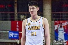 帶隊反超比分！胡金秋首節0出手次節6中4 半場10分4板