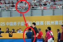 廣廈老板怒斥裁判鼓動觀眾 球隊主帥徐濟成力勸冷靜