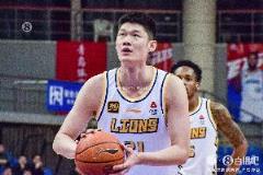 胡金秋13中9高效空砍27分14籃板關鍵打板三分追平