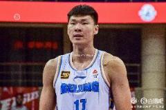 范子銘半場表現(xiàn)低迷：6投2中得4分，2失誤3犯規(guī)正負(fù)值-7