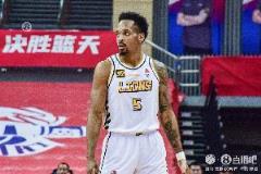 巴里-布朗首節高效表現貢獻10分2板1助1斷