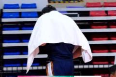 周琦深夜發文自責：哨響是比賽的一部分，面對爭議吹罰我應更冷靜