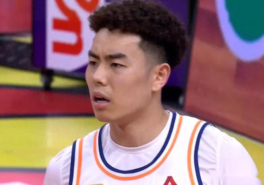 上海休賽季動作多！李添榮赴美特訓，盧偉考察外援，李弘權傷情引關注