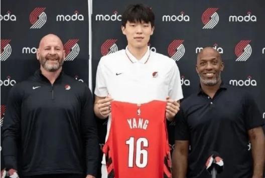 楊瀚森注冊推特引熱議：“焦慮個錘子”梗引發關注 已關注開拓者官方賬號