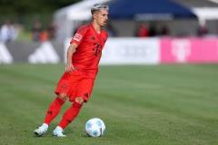 記者：奧林匹亞科斯先租后買報價900萬薩拉戈薩，拜仁要求更高