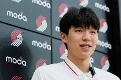 開拓者陣容曝光楊瀚森成中鋒第三人信號燈亮起