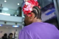 丁威迪空降直播吧總部戴簪花、學(xué)閩南話！和小編們互動游戲~