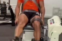 天生怪力！綠巨人胡爾克一腳踢爆足球，這是真的嗎？