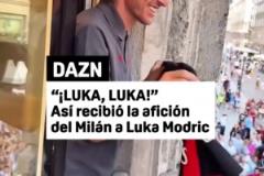 莫德里奇米蘭旗艦店展示球衣！球迷高呼Luka！Luka！Luka！