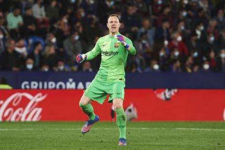 記者：特獅手術(shù)全程與巴薩無(wú)關(guān)，是公開(kāi)對(duì)抗