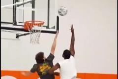 技術不會倒退！韋德單挑網紅展現精湛背身技術！