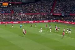 費內巴切0-1落后費耶諾德！廷伯精彩轉身過人打門折射入網！