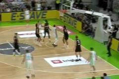 什么變態球感東契奇被犯規后隨手一拋，打進逆天高打板2+1