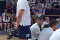 又上班了！約老師心想：看隊友打球比看賽馬差遠了