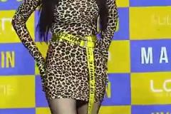 卡里烏斯女友穿著瑜伽褲去球賽現場這誰頂得住啊~