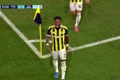 平地驚雷弗雷德世界波破死角，費內巴切總比分反超費耶諾德！