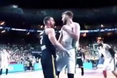 惺惺相惜，情不自禁！薩博尼斯：哈哈，笑早了吧！