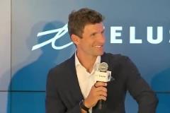 還得是你二娃！穆勒新聞發布會上模仿羊叫聲，現場記者們大笑