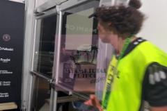 啊？梅西離開球場后徑直上車離去，今天離開的特別快和突然啊