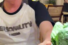 重慶不愧是盛產美女的城市，銅梁龍球迷區發現美女一枚