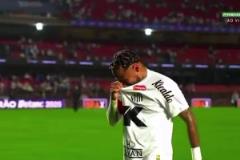 被踢哭了桑托斯0-6慘敗對手，內馬爾賽后痛哭著離開球場