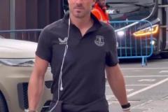 巴爾韋德差點傷停在家一腳掄空后倒地不起，兒子急忙上前