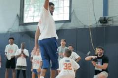 唐斯也干了！唐斯訓練營‘“暴揍”小朋友 血帽暴扣不留情面