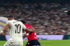 差點沒躲開！維尼修斯看到姆巴佩開啟狂飆模式，趕緊讓路！