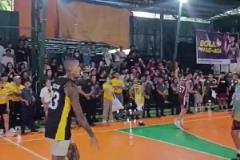 裝X失敗庫茲馬想秀一手超遠三分…結果筐都沒沾直接砸到籃板