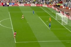 天吶利茲聯后衛送大禮，約克雷斯直面門將射門變解圍。。