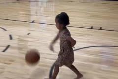 慈父嚴師?利拉德指導女兒Kali運球???♀?...