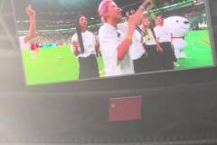 比比賽還精彩，實拍：工體上演女生向男生求婚成功溫馨畫面