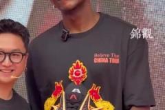 中國行第二站抵達成都愛德華茲：我很期待去看大熊貓、吃火鍋