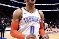 最后這個扭屁股是什么意思？球員底角空位沒接到傳球，然后……