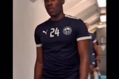 臨時保管一下！孫興慜從媽媽那里得到了一枚戒指并戴上了它！