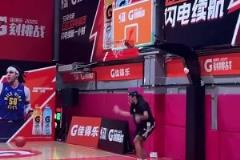 聯盟杯爆發大規模沖突！蘇亞雷斯勸架無果，梅西中圈觀望