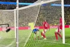 埃斯特旺門線倒鉤把拉菲尼亞嚇壞了：這小子是怎么做到的