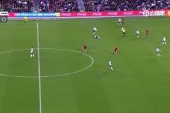 我羅勞塔羅！阿根廷任意球快發(fā)，勞塔羅門前包抄魚躍頭球破門