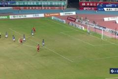 腳頭真硬啊！南通隊李賢成暴力遠射險把對方門將一起射進球門