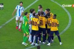 阿根廷十人作戰(zhàn)！奧塔門迪背后推人破壞單刀，主裁判將其紅牌罰下