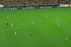 小伙毛糙！馬斯坦托諾險(xiǎn)些送禮，厄瓜多爾單刀機(jī)會(huì)被大馬丁撲出！