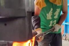 穿著郭艾倫球衣打鐵？哥們你太有才啦